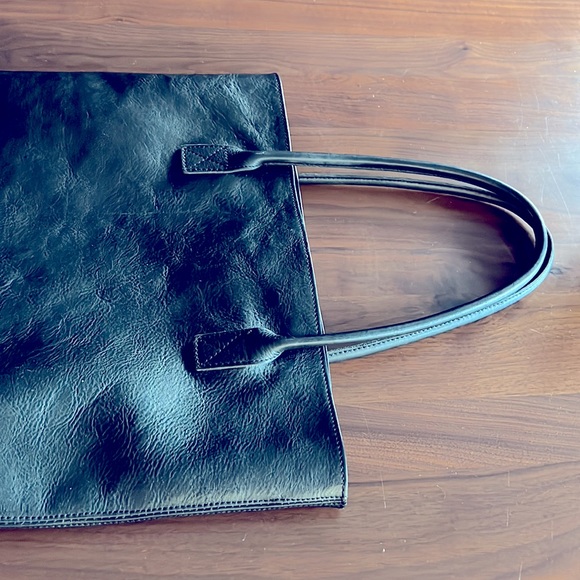 Thick, supple, black leather tote from LA cult label *CREATURES OF COMFORT* - Picture 4 of 10